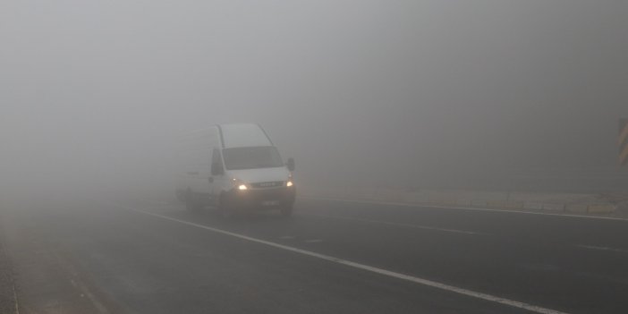 Bolu Dağı'nda etkili olan sis ulaşımı olumsuz etkiliyor