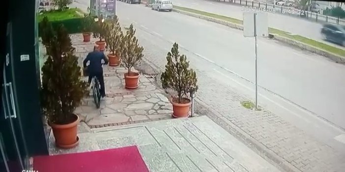 Takım elbiseli hırsızın bisiklet çaldığı anlar kamerada