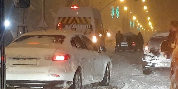 Nisan şakası değil gerçek! Erzurum'u nisan 'kar'ı vurdu