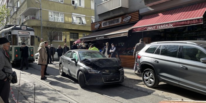 Kadıköy'de zincirleme kaza! Çok sayıda araç birbirine girdi