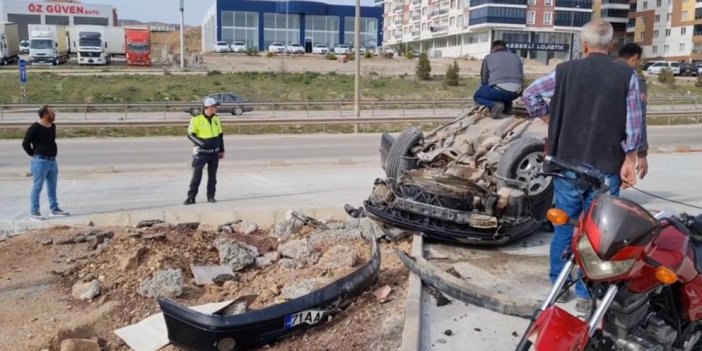 Kırıkkale'de devrilen otomobildeki 4 kişi yaralandı