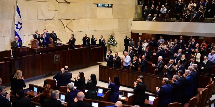 İsrail'de hükümetin Filistinli ortağı koalisyon üyeliğini askıya aldı