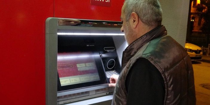 ATM'ye gitti kartını soktu gözlerine inanamadı