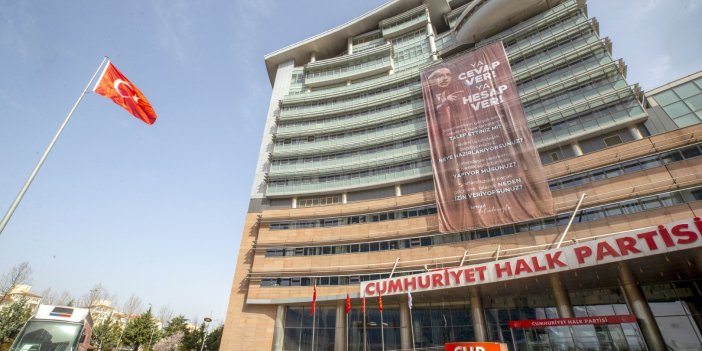 CHP genel merkezine dört soru asıldı