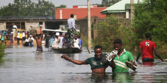 Nijerya'da yüzlerce kişi sel ve kasırga nedeniyle evinden oldu