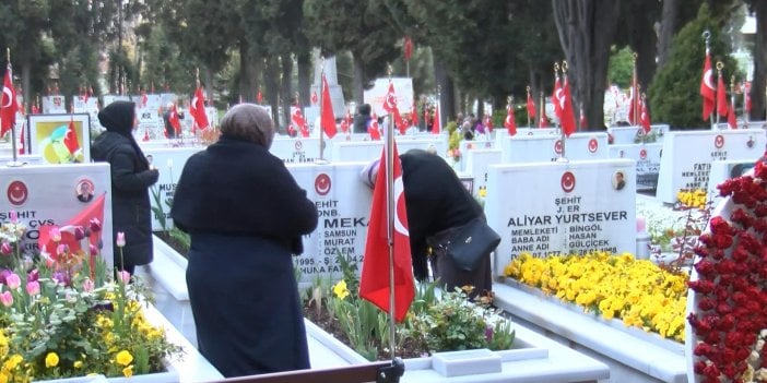 Şehit yakınları Edirnekapı Şehitliği'nde iftar yaptı