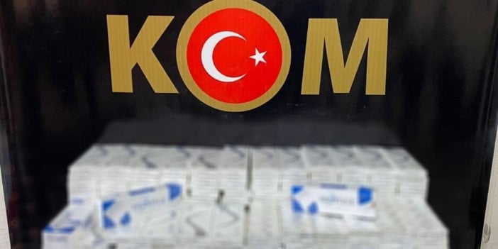 Durdurulan otomobilin her yerinden kaçak sigara çıktı