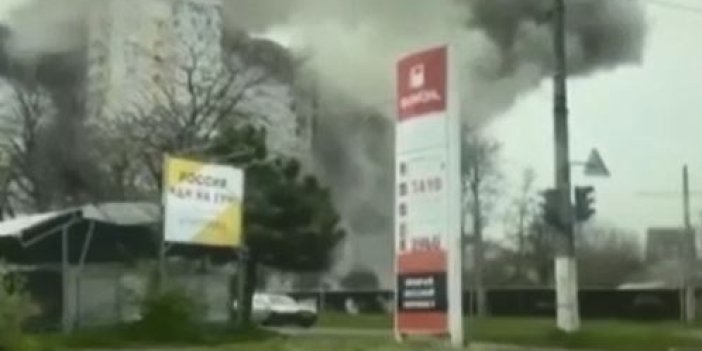 Rusya Odessa'da bir binayı vurdu
