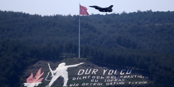 SOLOTÜRK 23 Nisan'da Çanakkale Şehitlerini selamladı