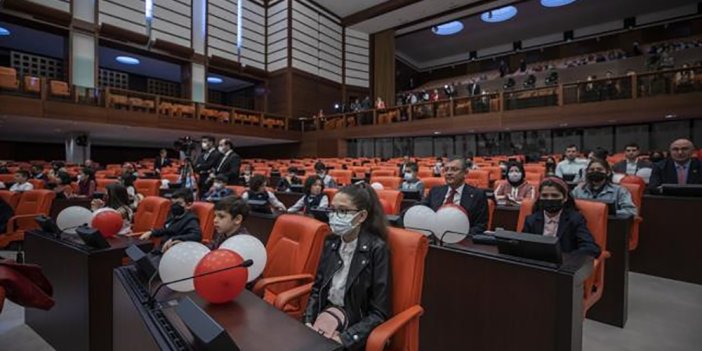 TBMM Başkanı Şentop'un CHP’li Özgür Özel’e yaptığı espri Meclis'i kahkahaya boğdu