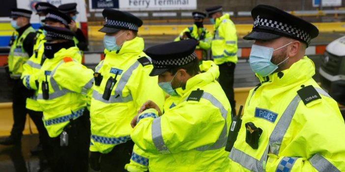 İngiltere'de polis terör örgütü yandaşlarına müdahale etti