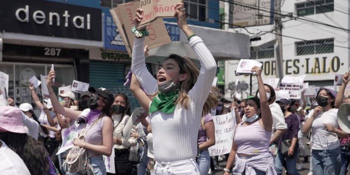 Meksika'da kadınlar şiddete tepki için sokaklara döküldü