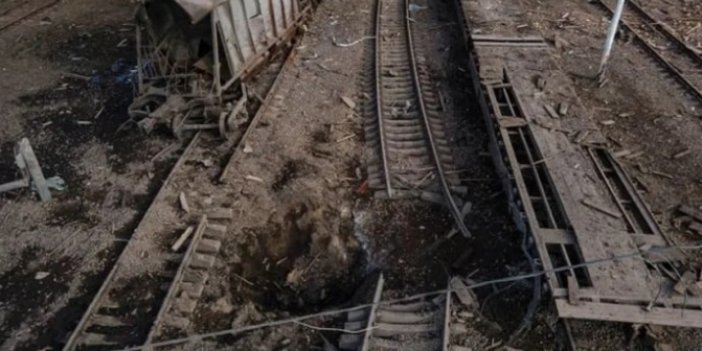 Rusya yine sivilleri hedef aldı. 5 tren istasyonu bombalandı. Çok sayıda ölü ve yaralı var