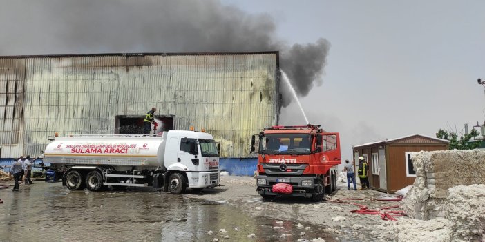 Şanlıurfa'da çadır fabrikasında yangın
