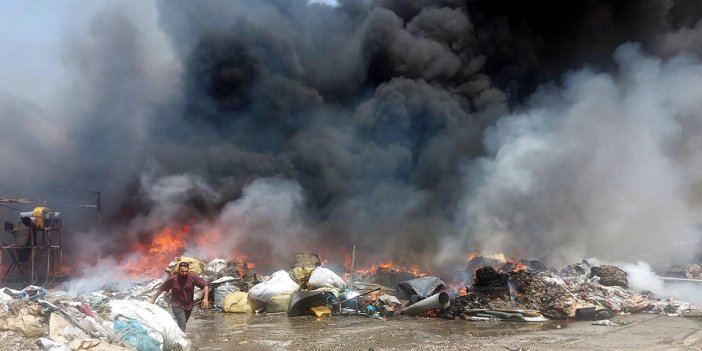 İzmir’de fabrikada büyük yangın! Kara dumanlar şehri kapladı…