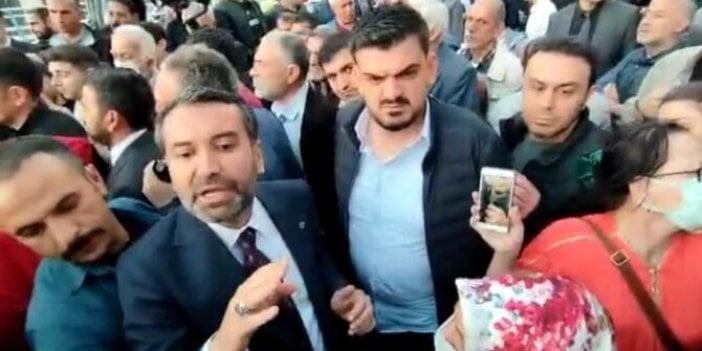 AKP'li Belediye Başkanı'nın depremzedeler ile dalga geçtiği anları kaydeden gazeteci darp edildi