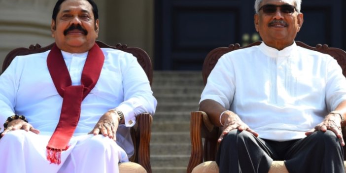 Ekonomik krizle mücadele eden Sri Lanka'da Devlet Başkanı, kardeşi olan başbakanı görevden aldı