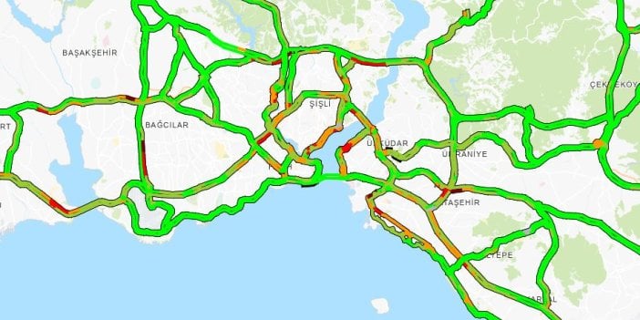 Yine yeşillendi İstanbul'un yolları. İstanbul caddelerinde otomobil kullanma zevkini tadacaklara akaryakıt fiyatlarını 'dikkat' diyoruz