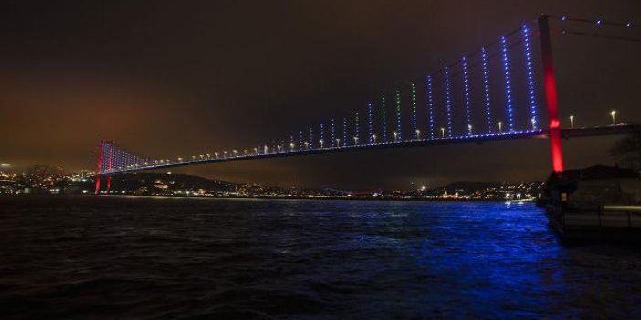 İstanbul Boğazı, Trabzonspor'un renkleri ile ışıklandırıldı