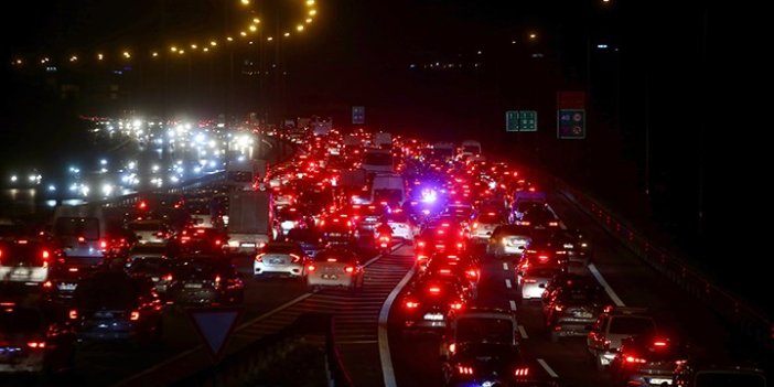 Tatil dönüşü İstanbul'da trafik yoğunluğu
