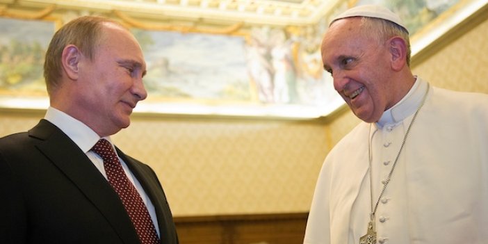 Katolik Papa’dan Ortodoks Putin’e destek: NATO Rusya’nın kapısında havlıyor
