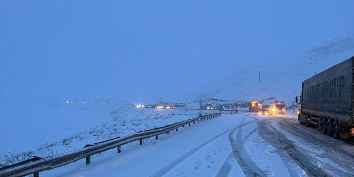 Mayıs ayında kar ve tipi nedeniyle yollar kapandı