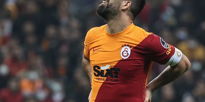 Gazetecinin boğazını sıkmış, hastanede silah patlatmış Arda Turan ‘2022 yılı en sevilen ve örnek alınan futbolcusu’ seçildi