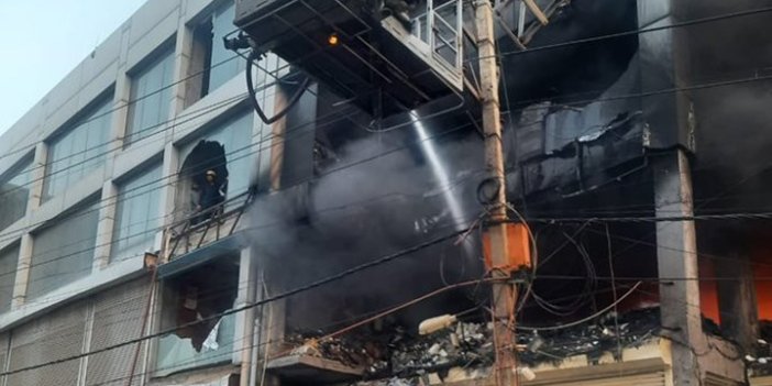 Hindistan’da bir binada yangın: 26 ölü, 30 yaralı