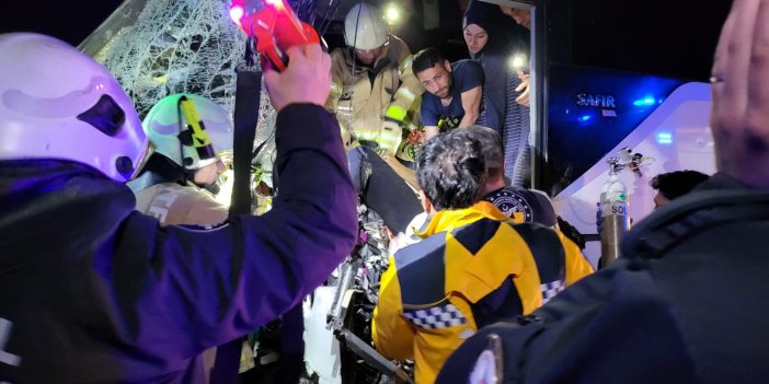 Çatalca'da otobüs tıra çarptı: 1'i ağır 2 yaralı