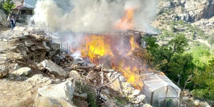 4 kişilik ailenin yaşadığı ev alev alev yandı