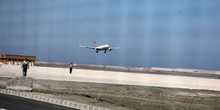 Rize-Artvin Havalimanı’na ilk uçak indi.İstanbul’dan havalanan Türk Hava Yolları uçağı iki saatlik uçuş gerçekleştirdi