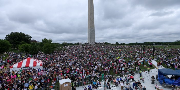 Binler ''kürtaj hakkı'' için sokağa çıktı