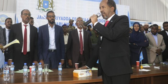 Somali’de eski cumhurbaşkanı üçüncü turda kazanmayı başardı