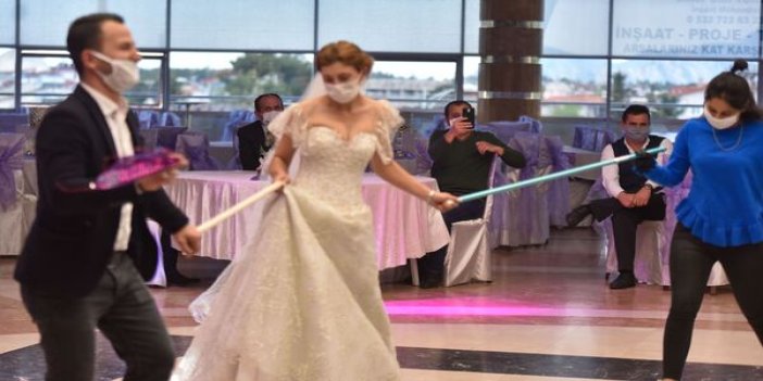 'Pandemi bitmedi' diyen enfeksiyon hastalıkları uzmanı düğüne katılacaklara kritik uyarı yaptı