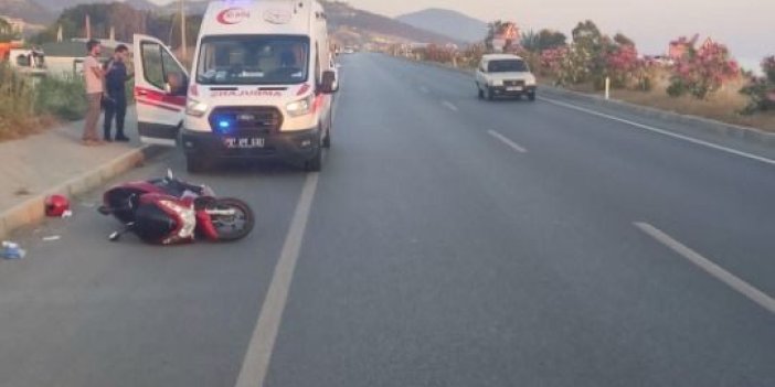 Lastiği patlayan motosiklet yola devrildi: 2 kişi yaralandı