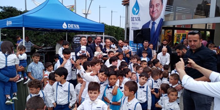 DEVA Parti Genel Başkanı Ali Babacan 150 çocuğun kirvesi oldu