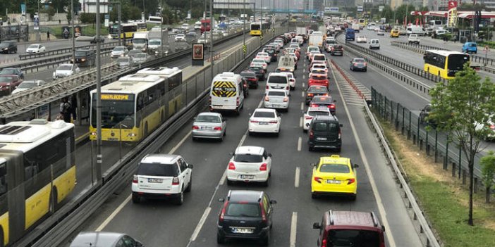 Yoğunluk yüzde 90'a ulaştı. İstanbul'da trafik durdu