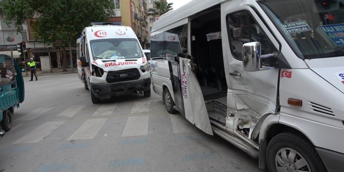 Hasta taşıyan ambulans dolmuşla çarpıştı: 2 yaralı