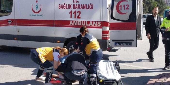 Kırmızı ışıkta geçen minibüs yayaya çarptı