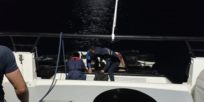 Muğla'da radarla tespit edilen teknedeki 8 göçmen yakalandı