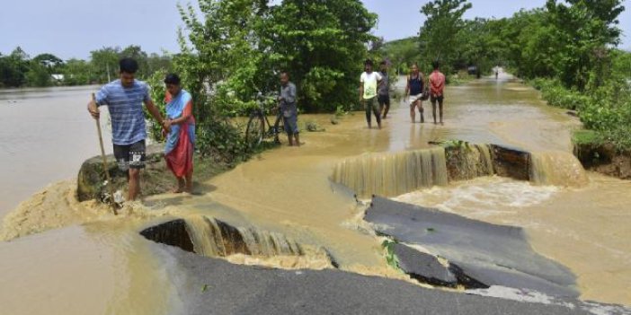 Hindistan ve Bangladeş'te aşırı yağış: En az 57 ölü