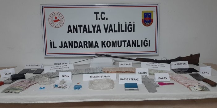 Antalya'da uyuşturucu operasyonu. 8 kişi yakalandı