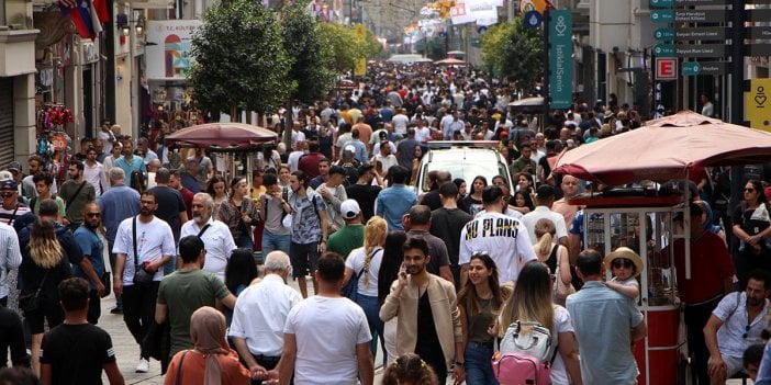 Beyoğlu'nda hafta sonu yoğunluğu