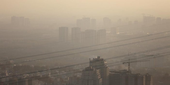 Hava kirliliği hayatı felç etti. Birçok kentte resmi tatil ilan edildi