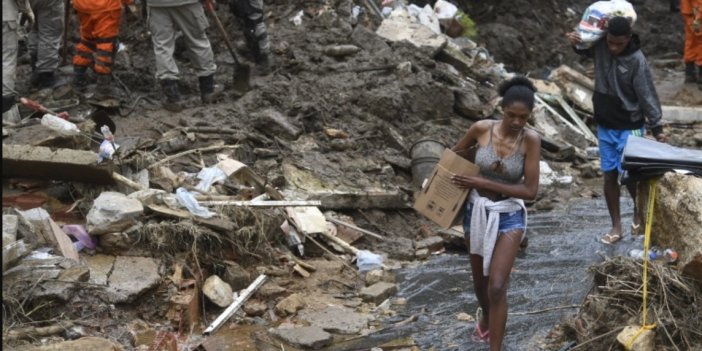 Şiddetli yağışların yol açtığı sel ve toprak kaymalarında 28 kişi öldü