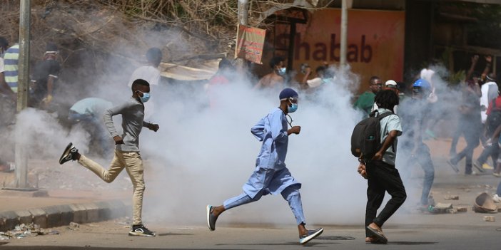 Sudan'da darbe karşıtlarına polis müdahalesi: 2 ölü