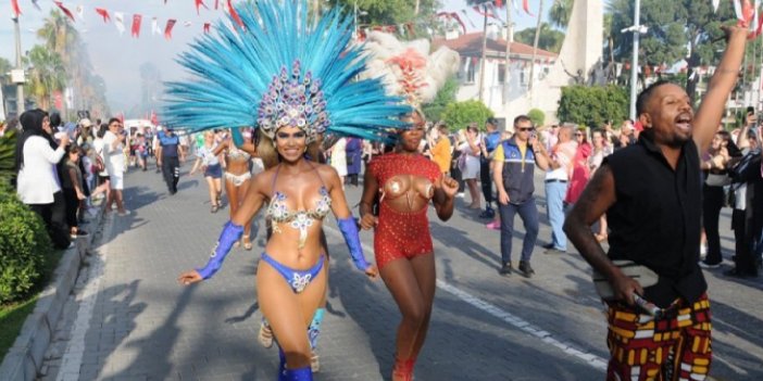 MHP'li belediye Rio kızlarını Türkiye'ye getirdi. Konserler ve festivaller ahlak gerekçesiyle bir bir iptal edilirken