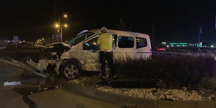 Sivas’ta iki otomobil çarpıştı: 1'i ağır 5 yaralı
