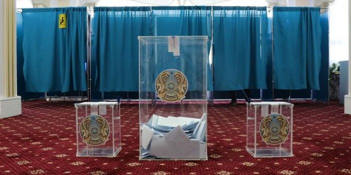 Kazakistan'daki referandum sona erdi