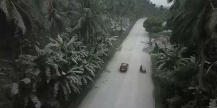 Bulusan Yanardağı patladı. Uyarı seviyesi yükseltildi